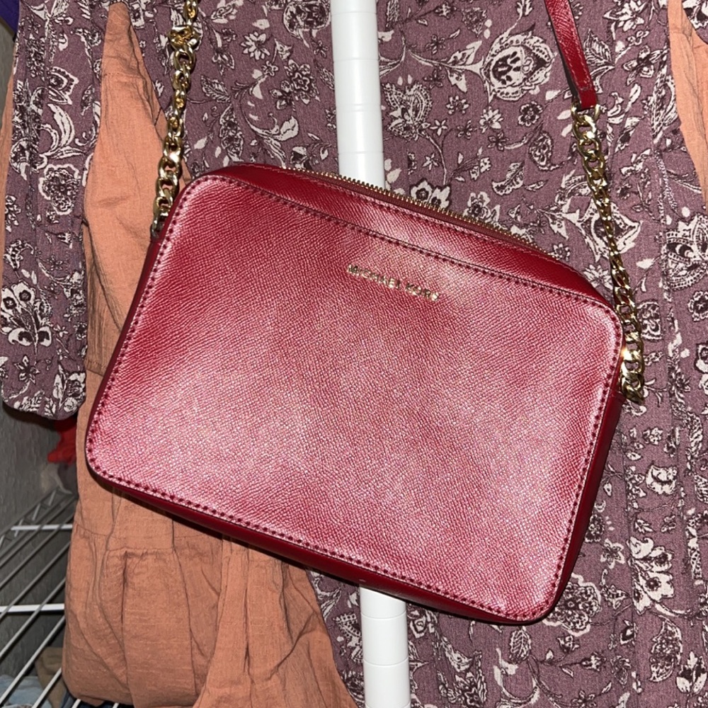 Michael Kors maroon crossbody purse. Good condition.